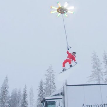 Відомий відеоблогер покатався на сноуборді за допомогою дрону